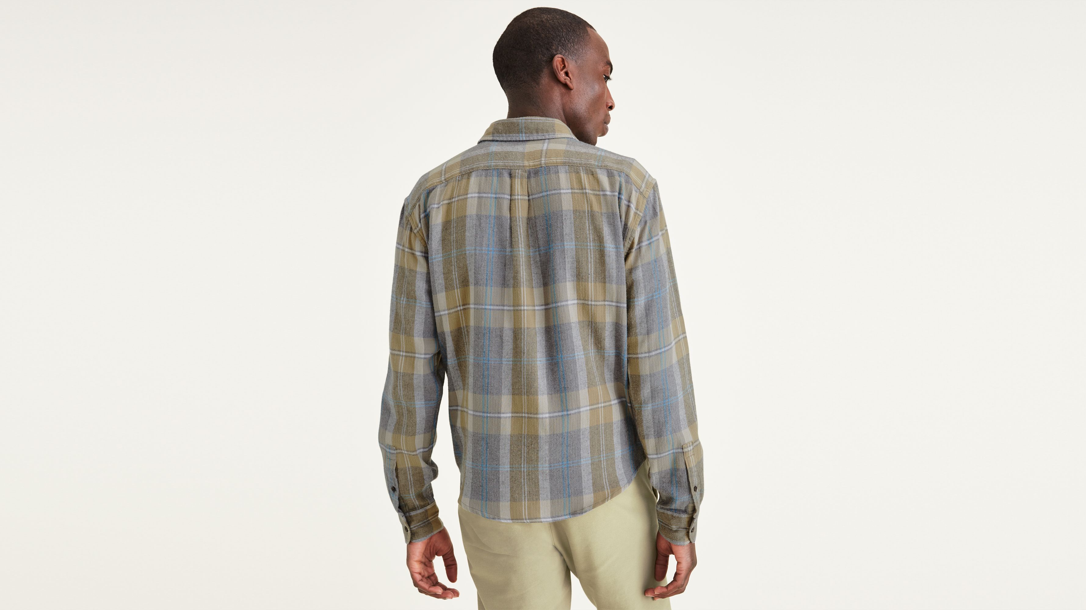 1 Pocket Unbuttoned Collar