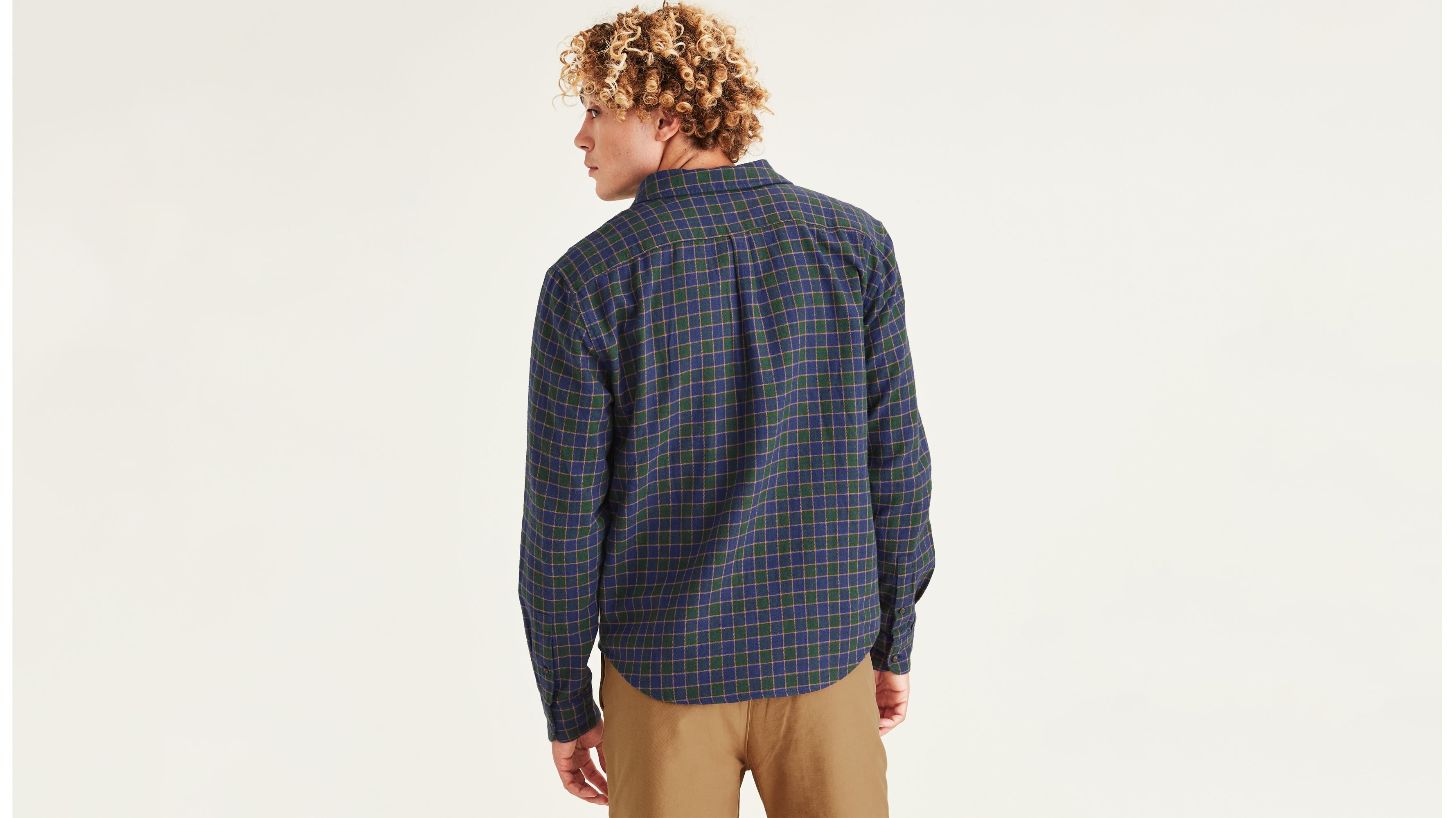 1 Pocket Unbuttoned Collar