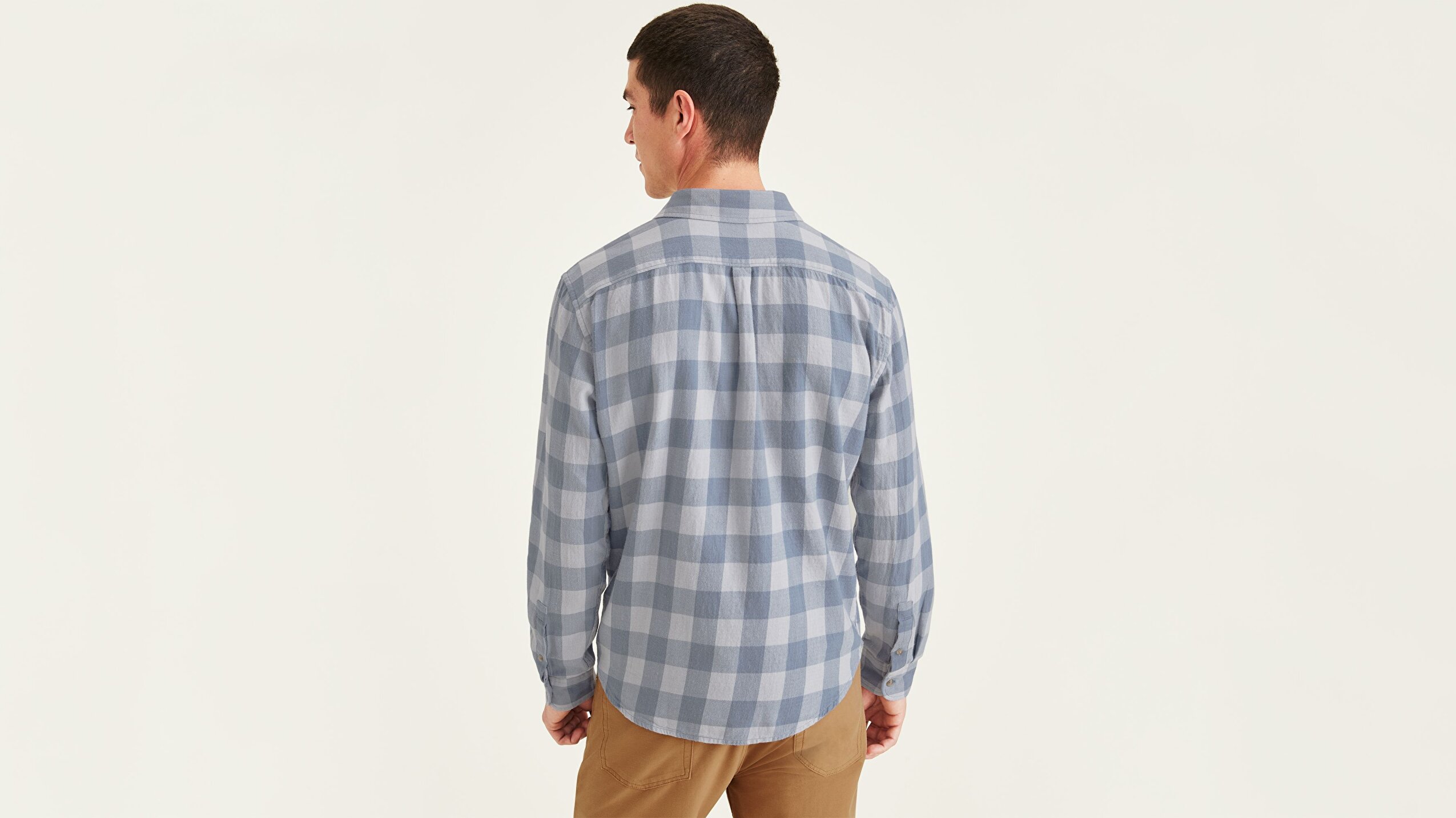 1 Pocket Unbuttoned Collar